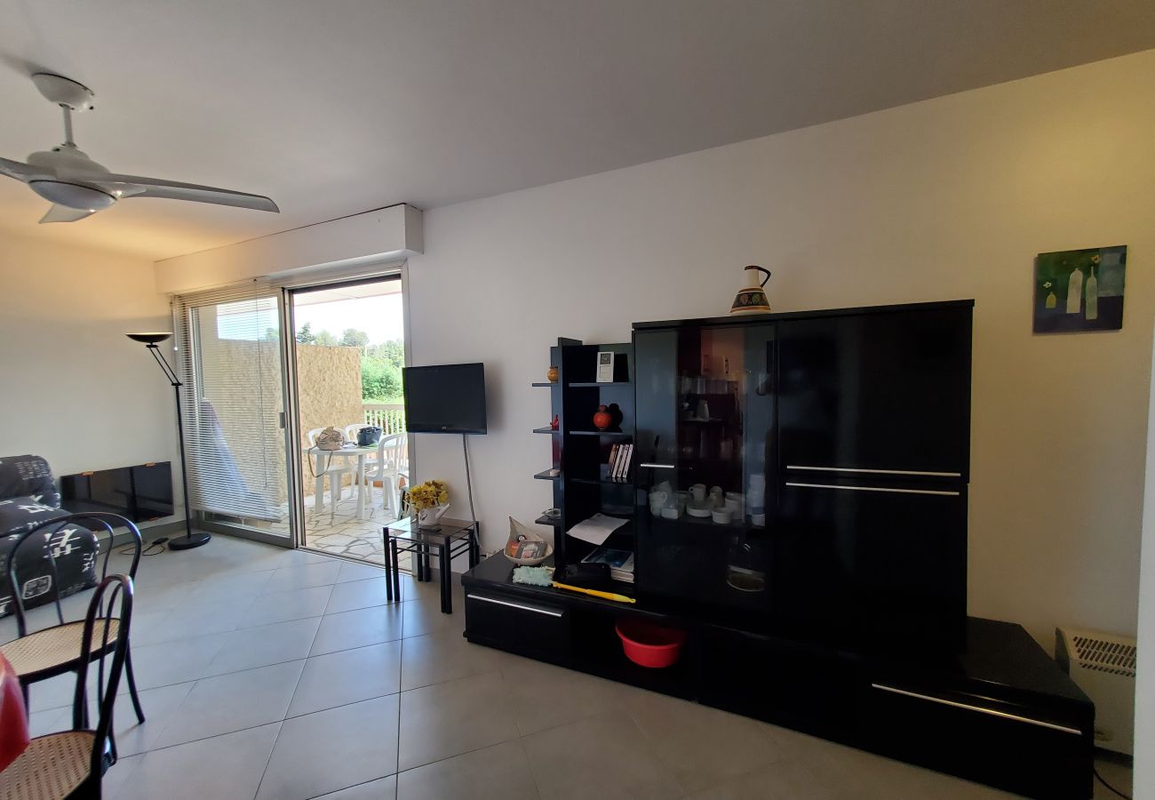 Studio in Saint Raphael - SAINT RAPHAEL La Péguière Facing the beach Sea view, Large studio 36m2, 4 people balcony, parking