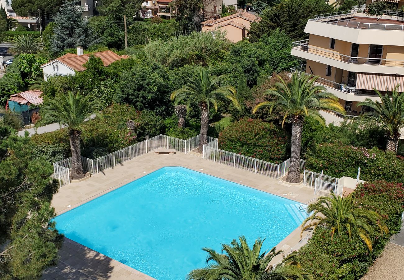 Studio in Fréjus - FREJUS PLAGE La Miougrano Studio 25m2 Swimming Pool 300m From the Beaches Balcony on the Garden 2 People