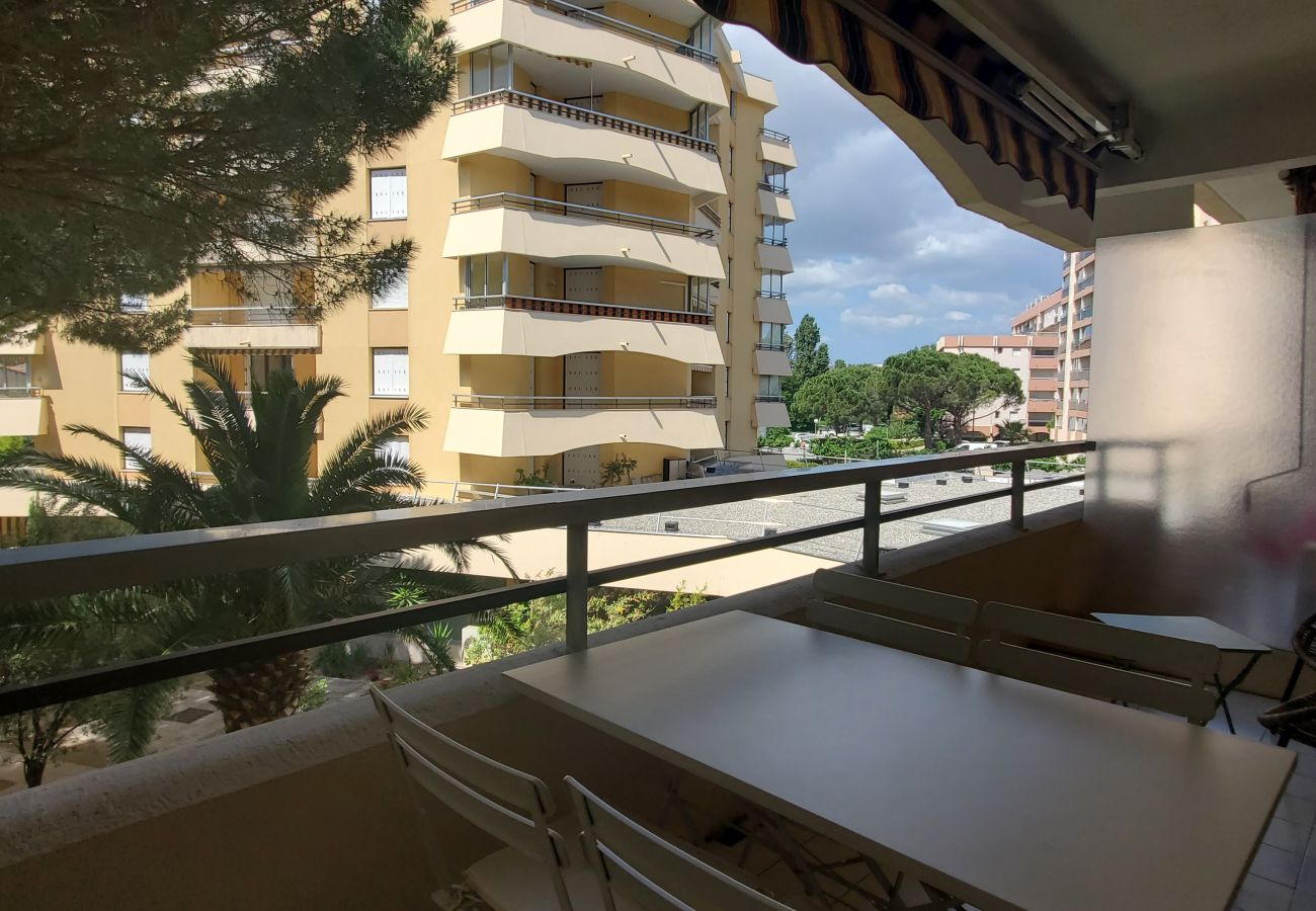 Studio in Fréjus - FREJUS PLAGE La Miougrano Studio 25m2 Swimming Pool 300m From the Beaches Balcony on the Garden 2 People