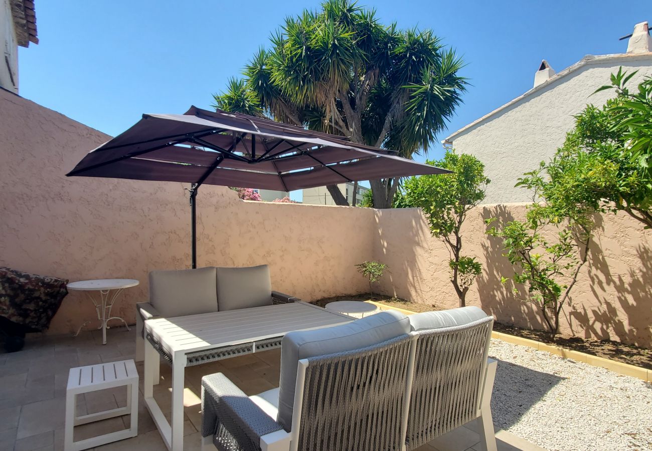 House in Fréjus - FREJUS Rare for rent house 3 bedrooms, 6 people, air-conditioned, 2 car parks, 2 kms from the beaches