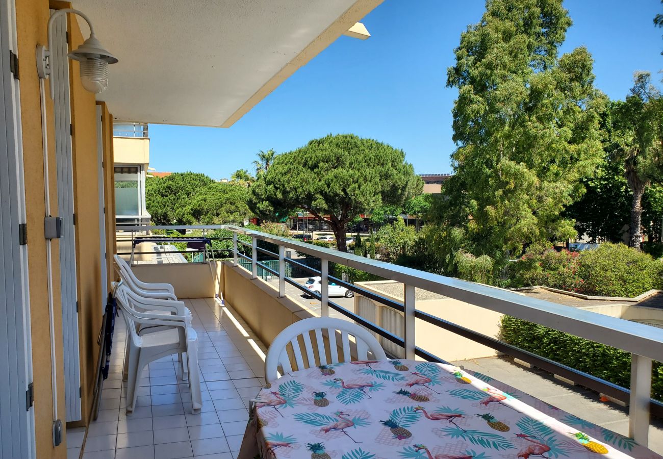 Apartment in Fréjus - MIOUGRANO Pretty T2 air-conditioned 4 people 300m Beach, with balcony, swimming pool, and underground parking