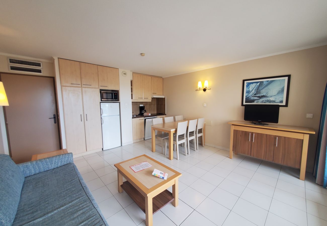 Apartment in Fréjus - CAP HERMES Magnificent air-conditioned accommodation sleeps 6 Sea view direct access to the beach with parking in the basement