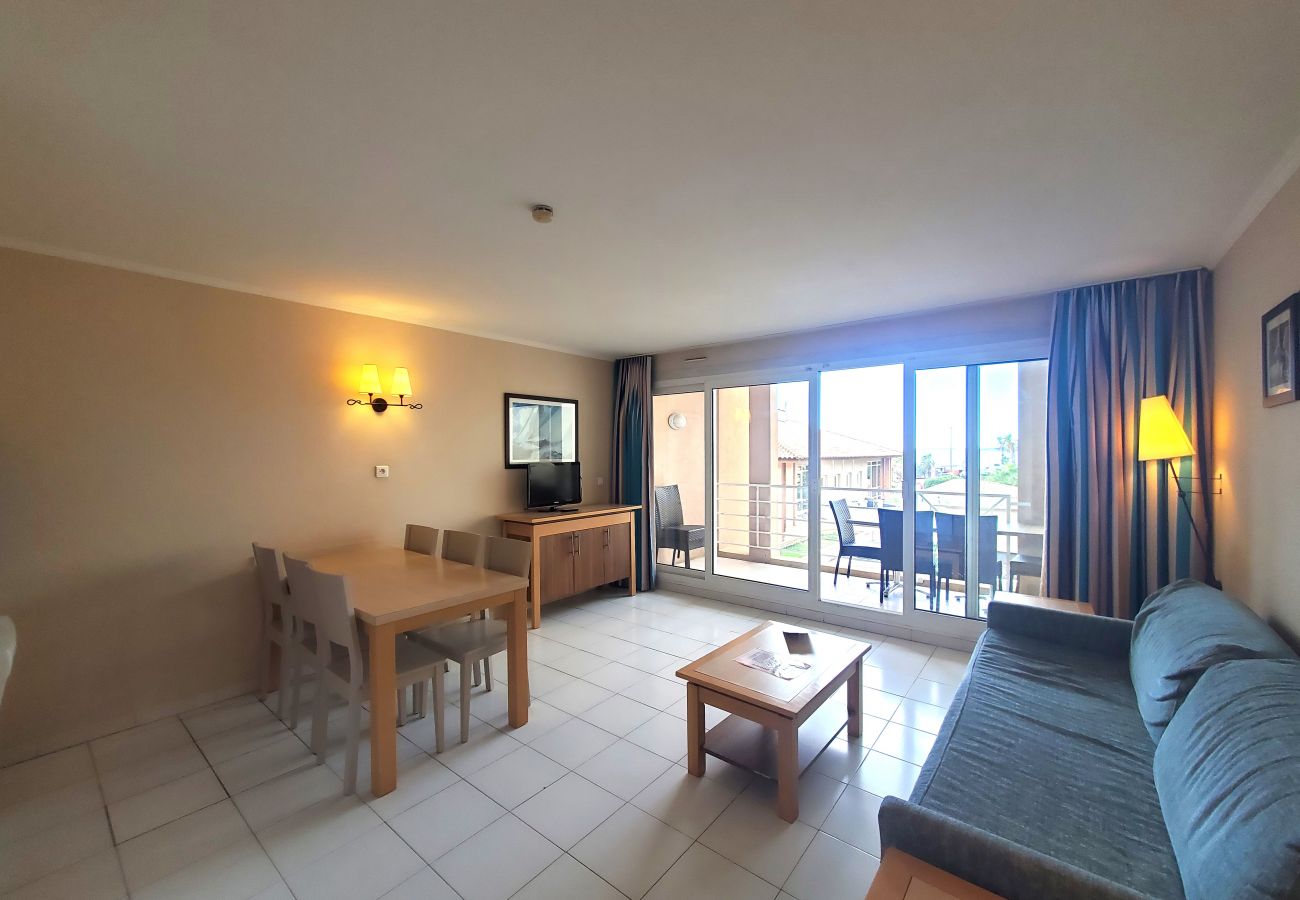 Apartment in Fréjus - CAP HERMES Magnificent air-conditioned accommodation sleeps 6 Sea view direct access to the beach with parking in the basement