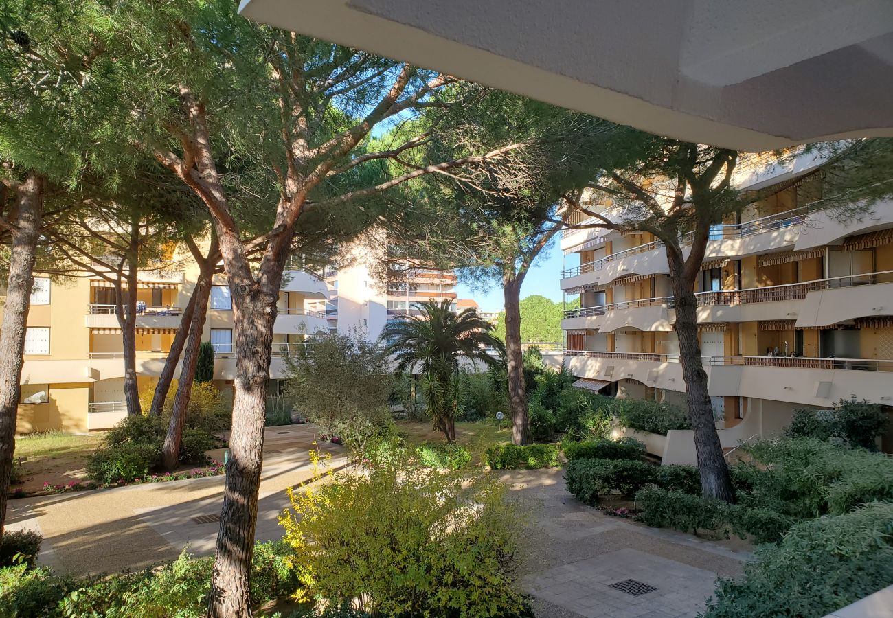 Apartment in Fréjus - MIOUGRANO T2 55m2 Bright Air-conditioned Beach Swimmingpool Parking