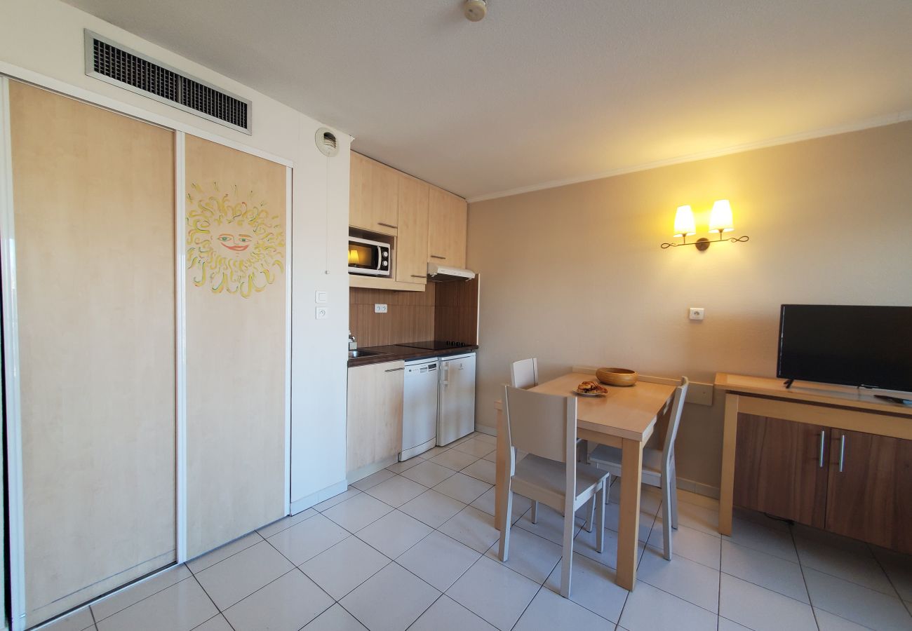 Studio in Fréjus - Cap Hermès Studio Port View 31m2 air-conditioned WIFI 3 people swimming pool beaches parking