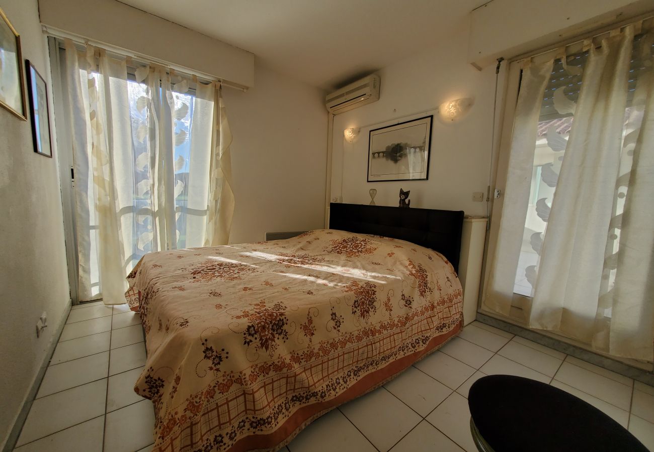 Apartment in Fréjus - Port FREJUS T2 39m2 air-conditioned Beautiful terrace Garden view Wifi Parking 4 People