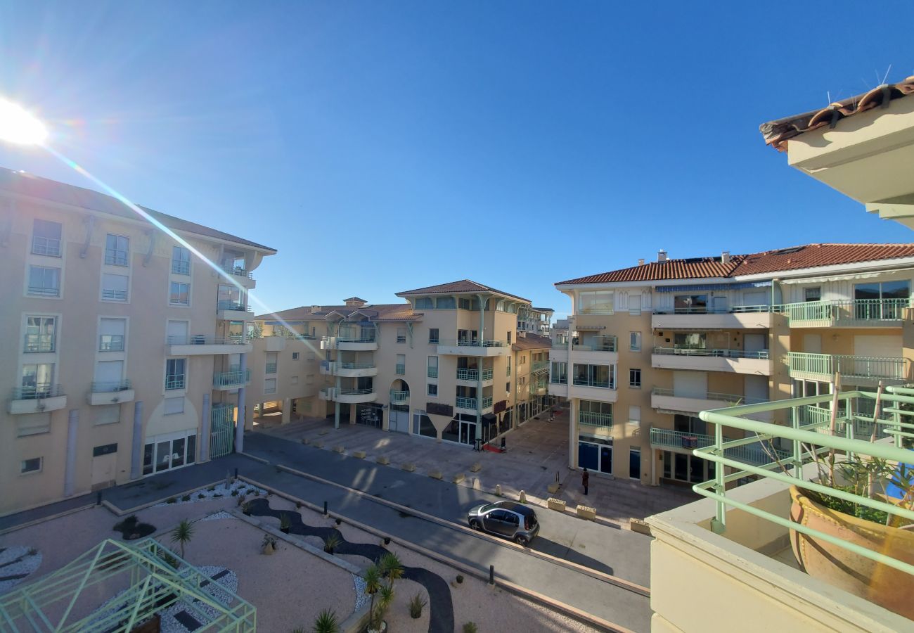 Apartment in Fréjus - Port FREJUS T2 39m2 air-conditioned Beautiful terrace Garden view Wifi Parking 4 People