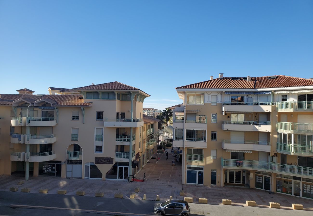 Apartment in Fréjus - Port FREJUS T2 39m2 air-conditioned Beautiful terrace Garden view Wifi Parking 4 People