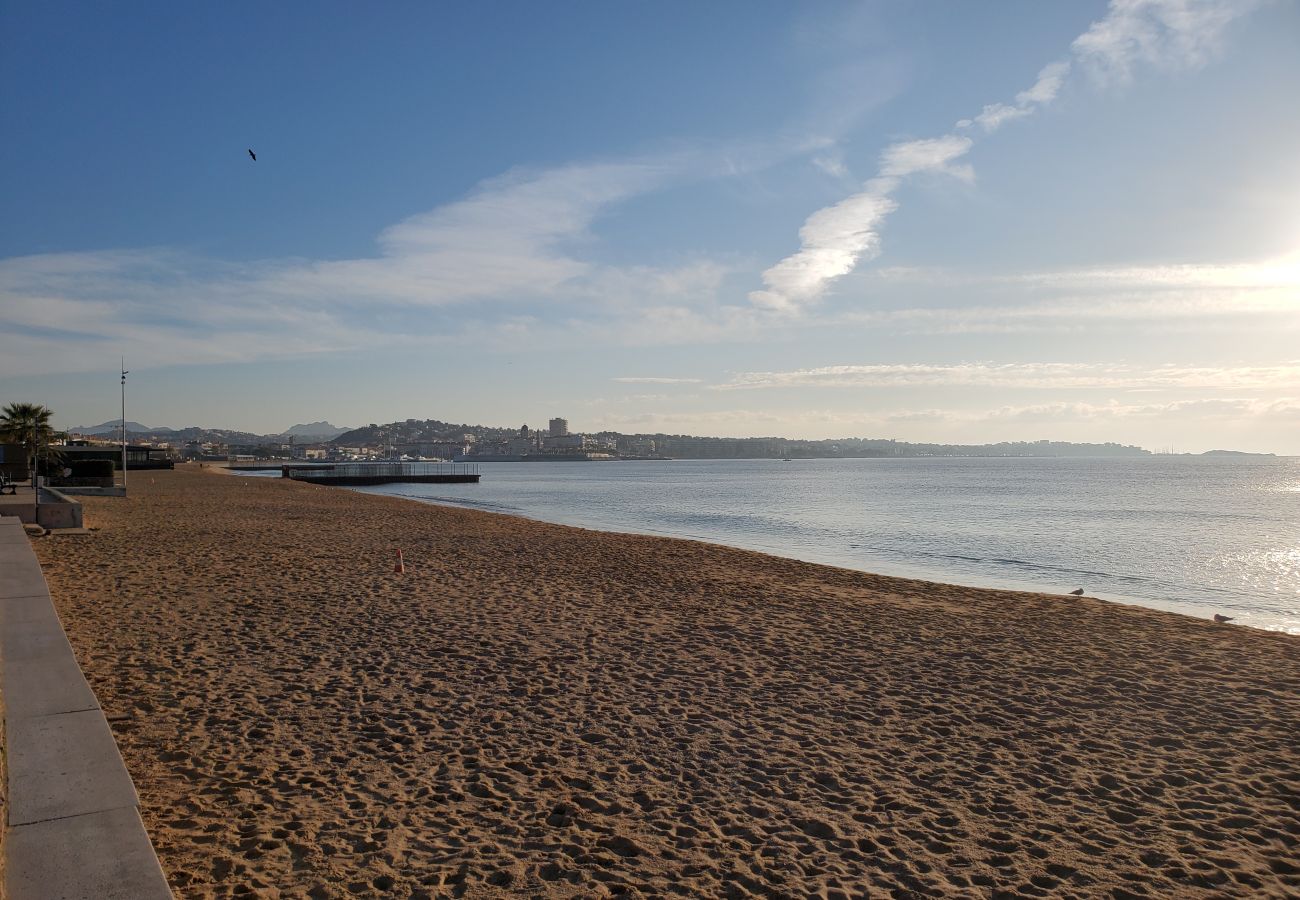 Apartment in Fréjus - Port Fréjus EAST limit Fréjus Plage Le Capitole T2 35m2 Air Conditioned Balcony Sea View Wifi Parking 4 People