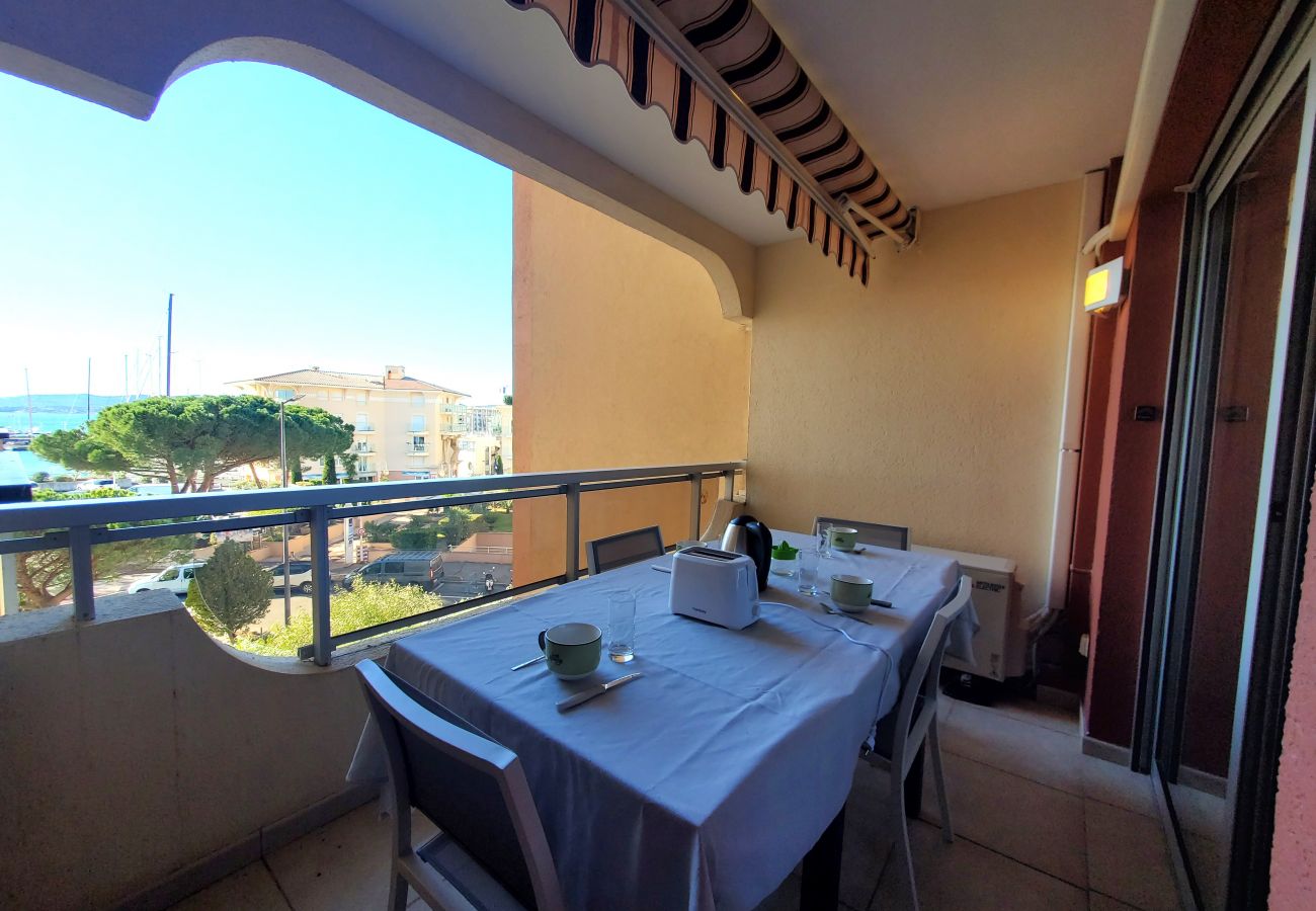 Apartment in Fréjus - Port Fréjus EAST limit Fréjus Plage Le Capitole T2 35m2 Air Conditioned Balcony Sea View Wifi Parking 4 People