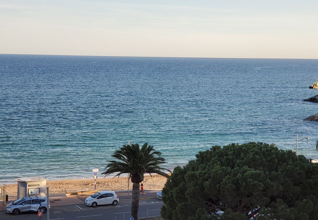 Apartment in Fréjus - Fréjus-Plage, Sea view, T2, 38m2, 4 people, refurbished, air conditioning, magnificent