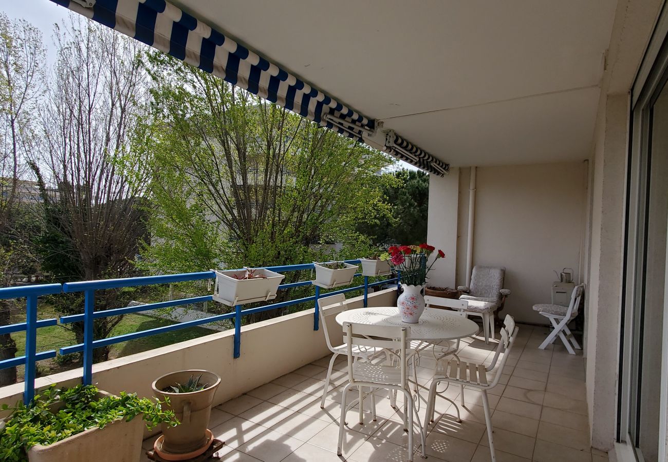 Apartment in Fréjus - Fréjus Plage, Le Sextant, Large T2 of 52m2, 3/4 people, swimming pool, large balcony, WIFIair-conditioned living room, 400m from the beach