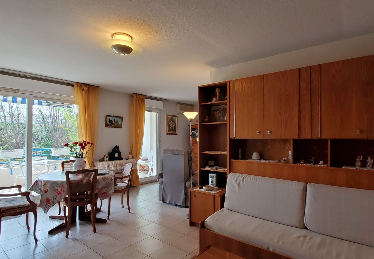 Apartment in Fréjus - Fréjus Plage, Le Sextant, Large T2 of 52m2, 3/4 people, swimming pool, large balcony, WIFIair-conditioned living room, 400m from the beach