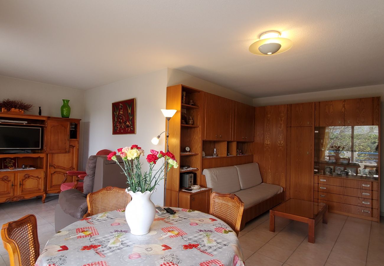 Apartment in Fréjus - Fréjus Plage, Le Sextant, Large T2 of 52m2, 3/4 people, swimming pool, large balcony, WIFIair-conditioned living room, 400m from the beach