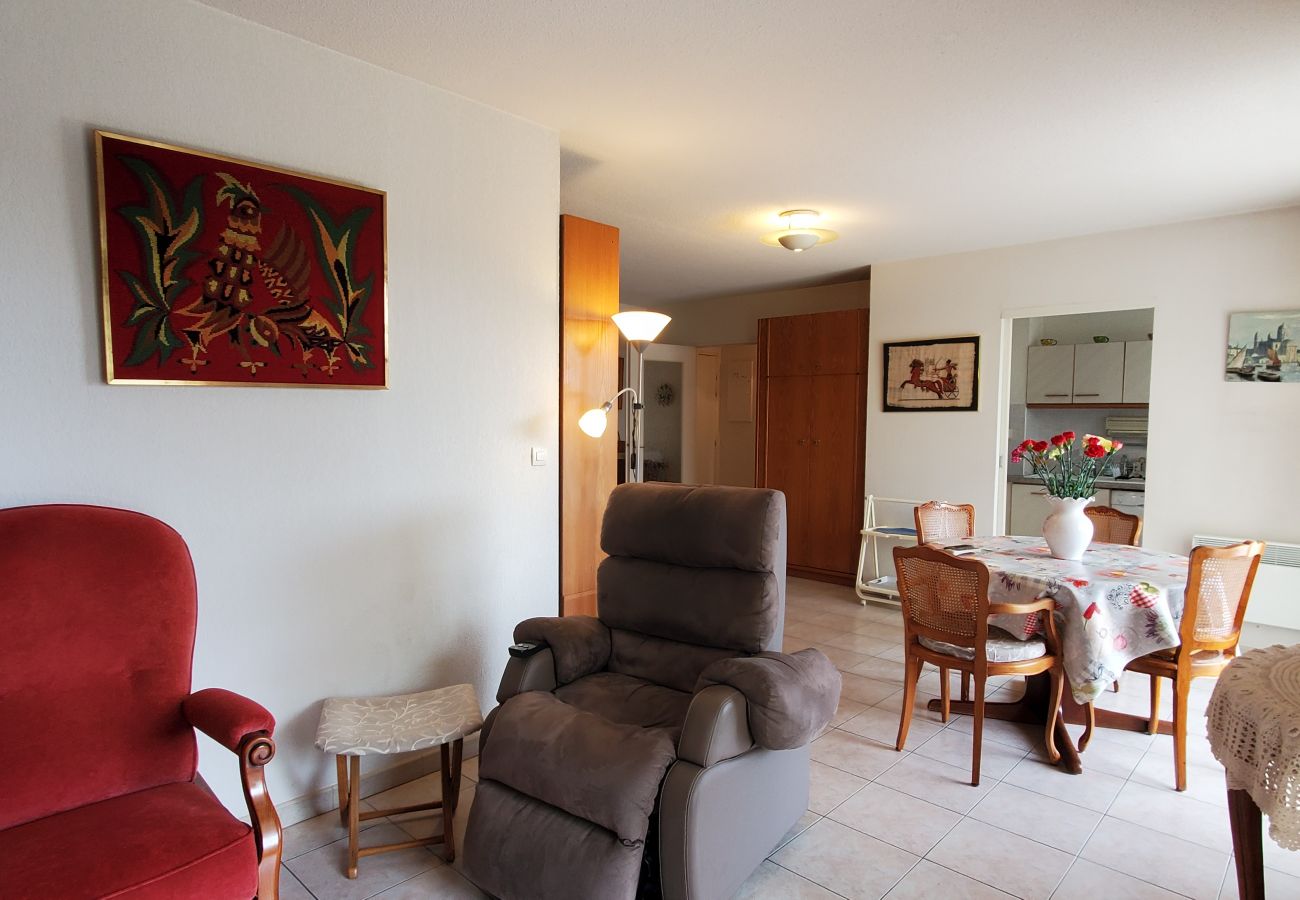 Apartment in Fréjus - Fréjus Plage, Le Sextant, Large T2 of 52m2, 3/4 people, swimming pool, large balcony, WIFIair-conditioned living room, 400m from the beach