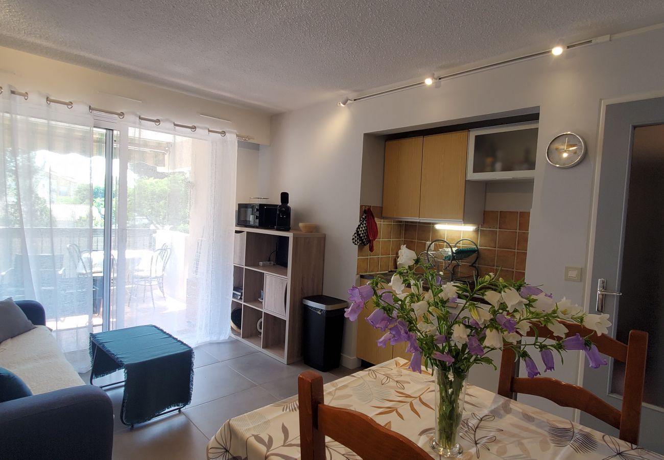 Apartment in Fréjus - Port Fréjus, Le Pré Saint Armand T2, 4 people, 38 m2, air conditioning and private parking