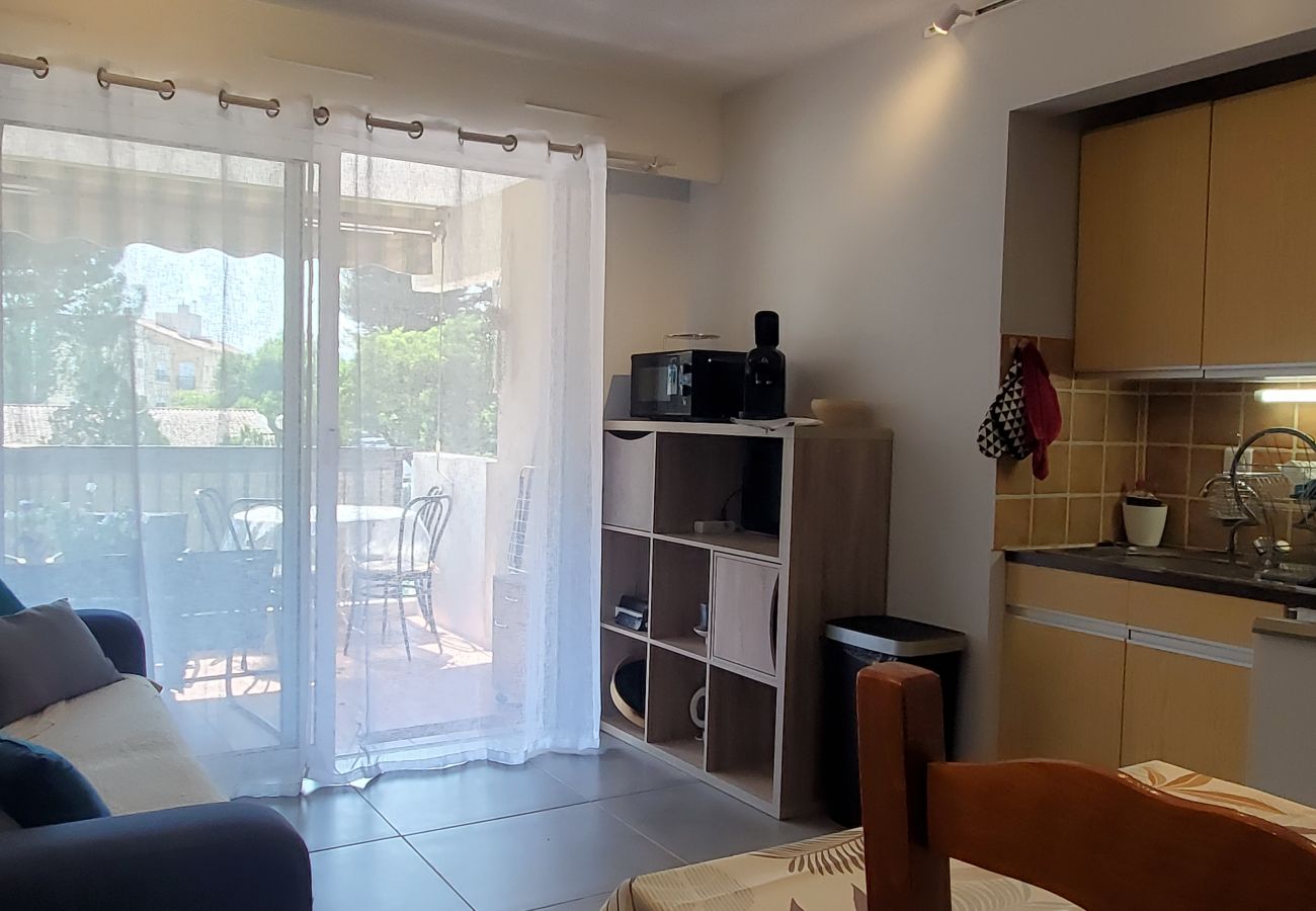 Apartment in Fréjus - Port Fréjus, Le Pré Saint Armand T2, 4 people, 38 m2, air conditioning and private parking