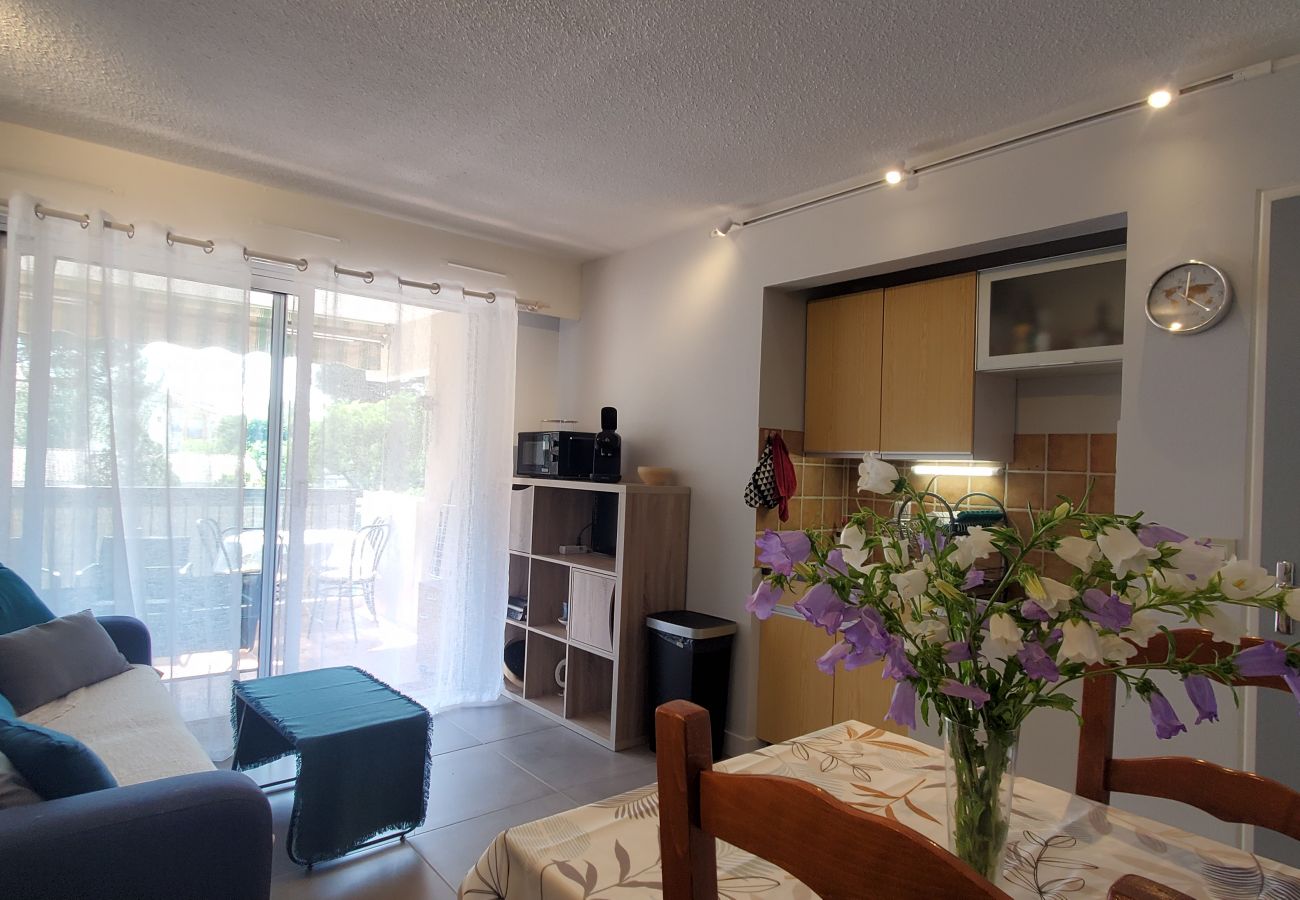 Apartment in Fréjus - Port Fréjus, Le Pré Saint Armand T2, 4 people, 38 m2, air conditioning and private parking