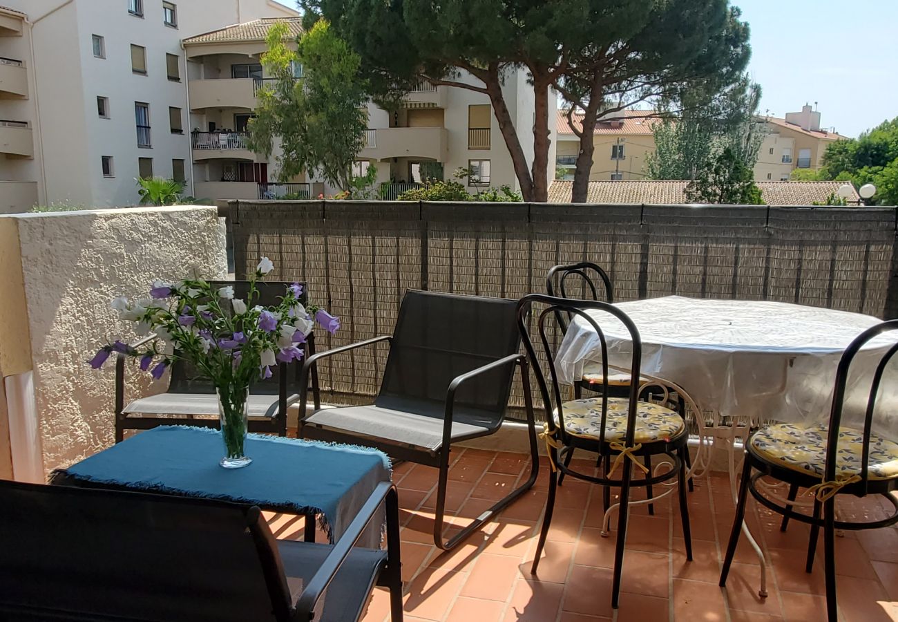 Apartment in Fréjus - Port Fréjus, Le Pré Saint Armand T2, 4 people, 38 m2, air conditioning and private parking