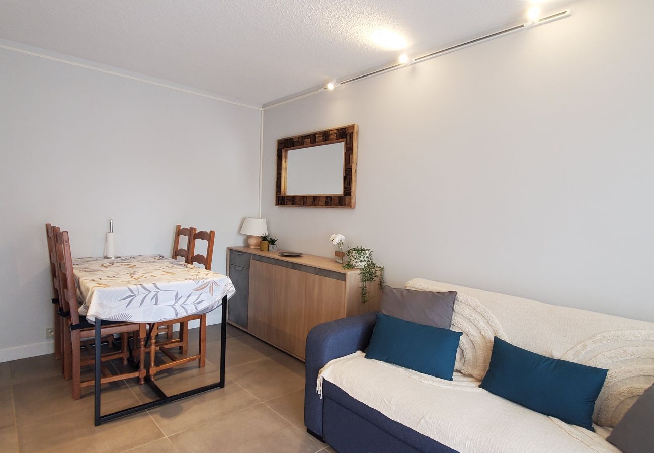 Apartment in Fréjus - Port Fréjus, Le Pré Saint Armand T2, 4 people, 38 m2, air conditioning and private parking