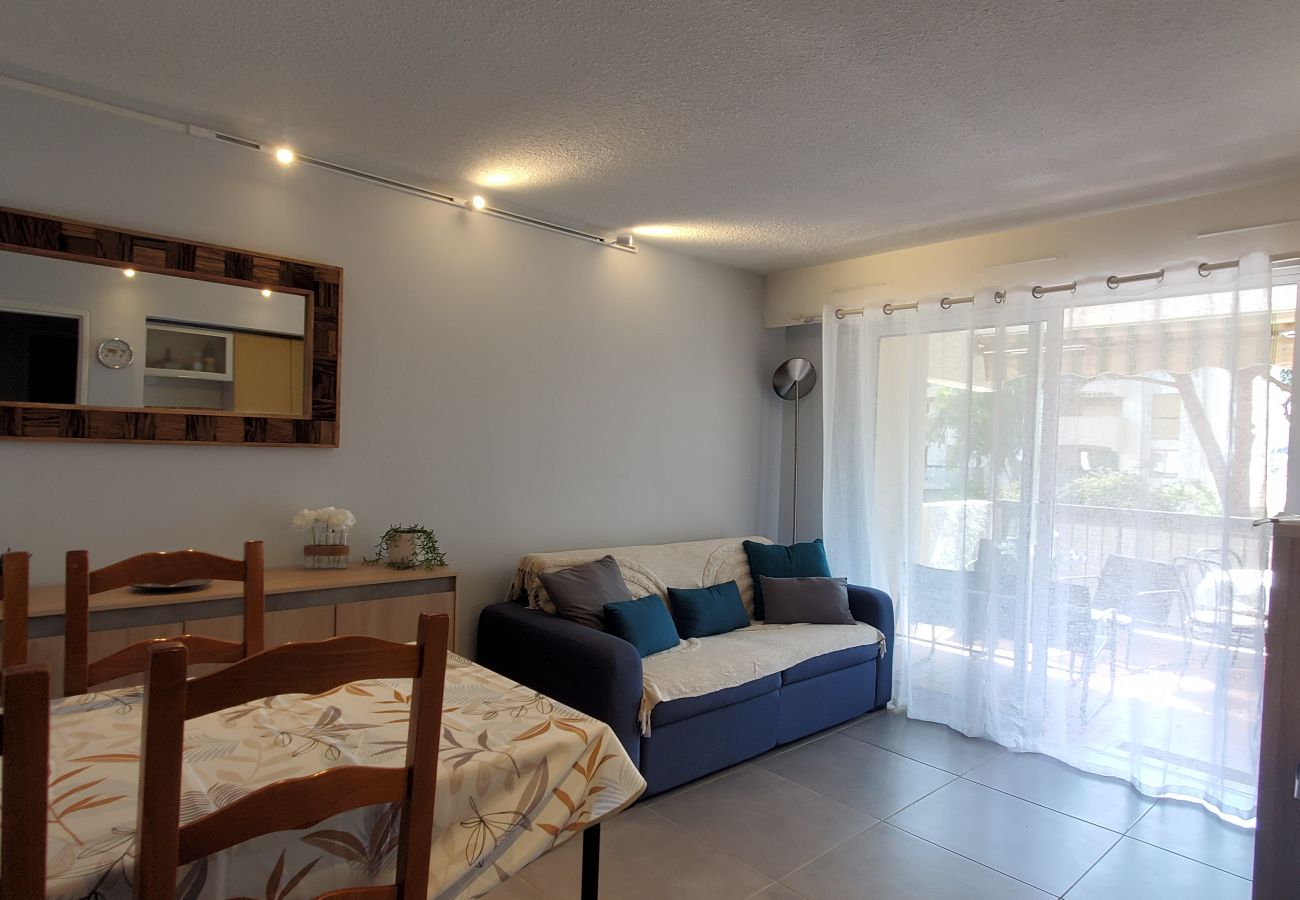 Apartment in Fréjus - Port Fréjus, Le Pré Saint Armand T2, 4 people, 38 m2, air conditioning and private parking