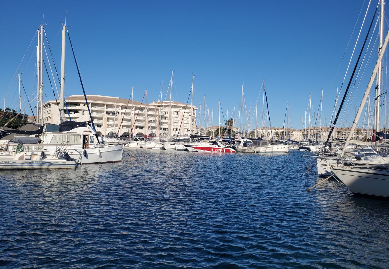 Apartment in Fréjus - Port Fréjus, Le Pré Saint Armand T2, 4 people, 38 m2, air conditioning and private parking