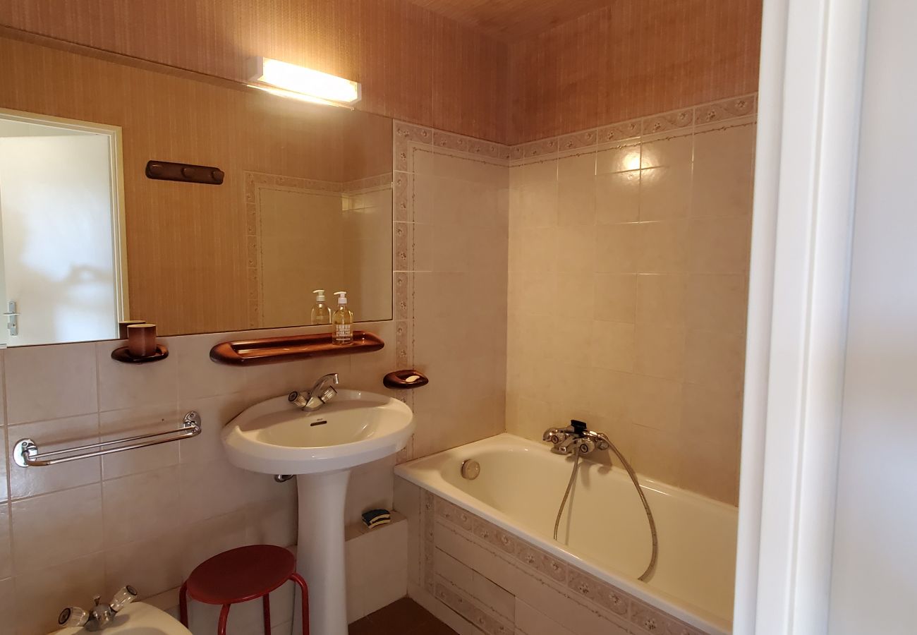 Apartment in Fréjus - Fréjus Plage, La MIOUGRANO, beautiful 3 room apartment, 5 people, large balcony, box in the basement, sought-after residence with swimming pool