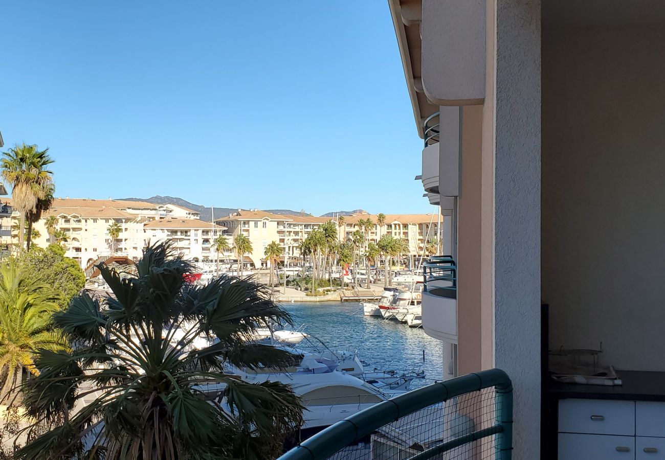 Apartment in Fréjus - Port-Fréjus, Cesaree Borghèse, 2/3 rooms 52m2, 4 beds, swimming pool, air-conditioned, parking, close access to the beach, large balcony for a pleasant stay in the sun, relaxation and leisure