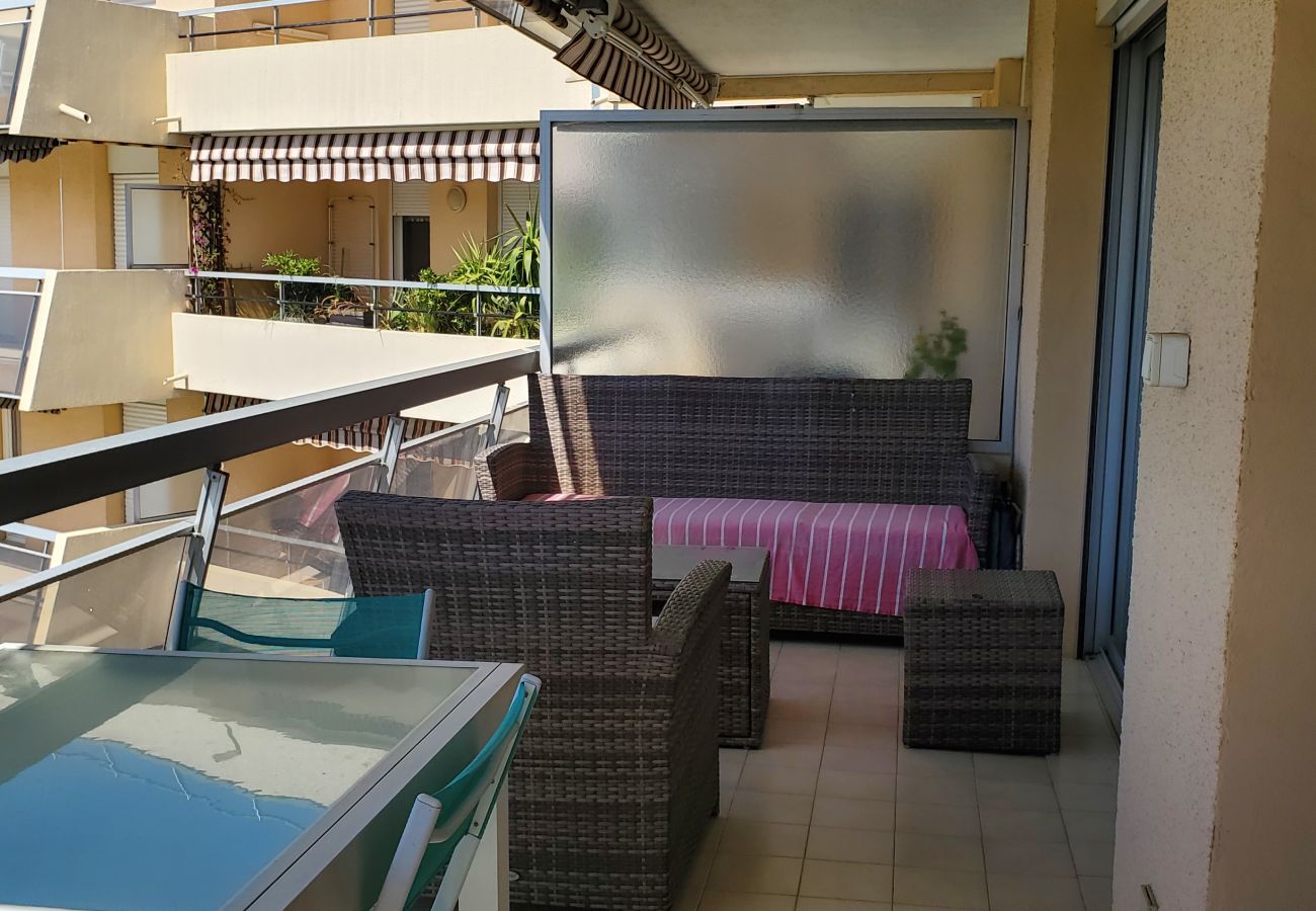 Apartment in Fréjus - Fréjus-Plage, La MIOUGRANO, T2 48m2, 4 people, view of garden and swimming pool, private parking