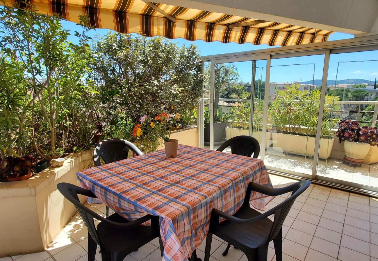 Apartment in Fréjus - LA MIOUGRANO, T3, 4-6 people, 70m2, large terrace not overlooked, air conditioning, garage, swimming pool 