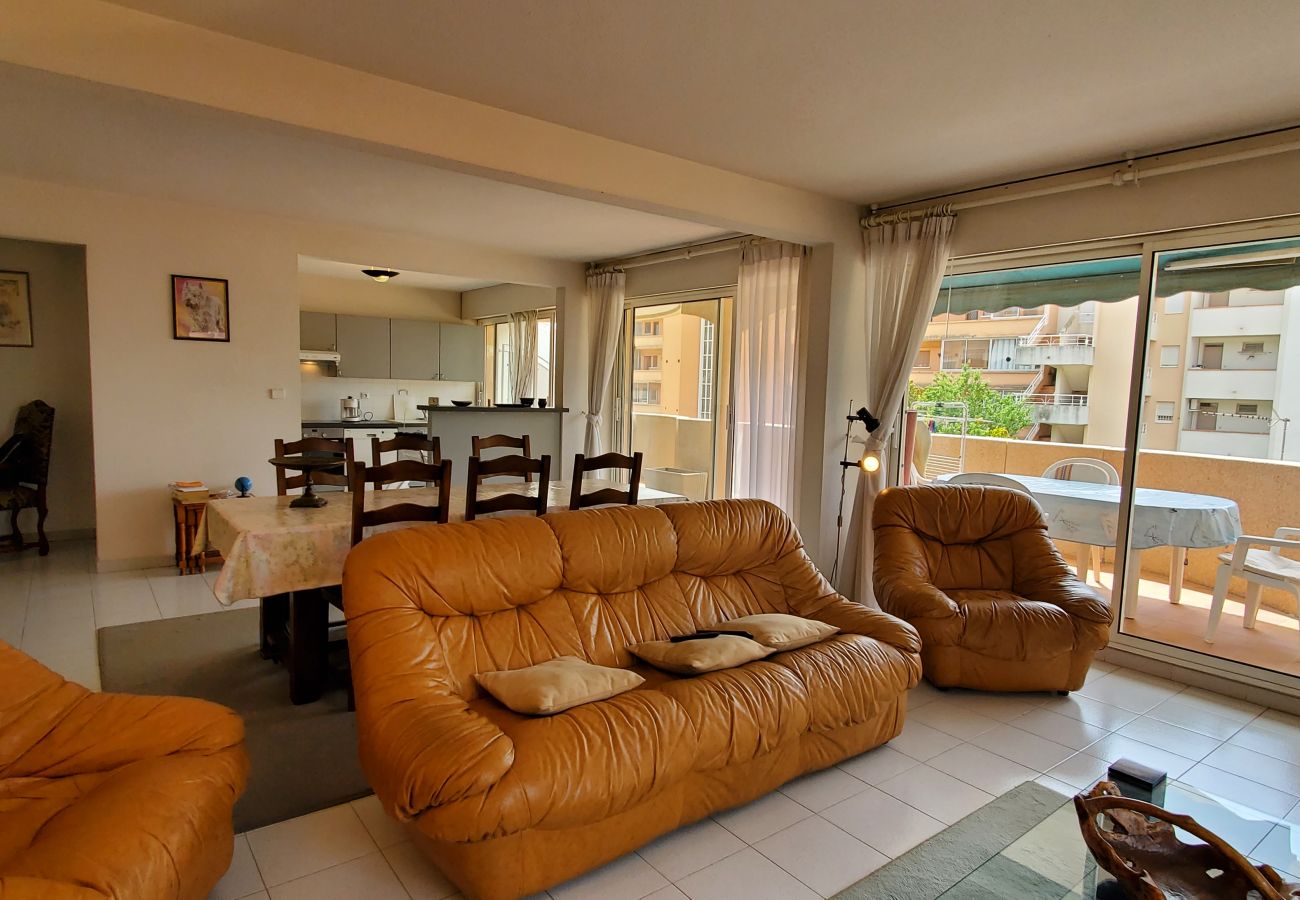 Apartment in Fréjus - Fréjus-Plage, 110m2, 3 bedrooms, 6 people, facing the sea, air conditioning and double garage