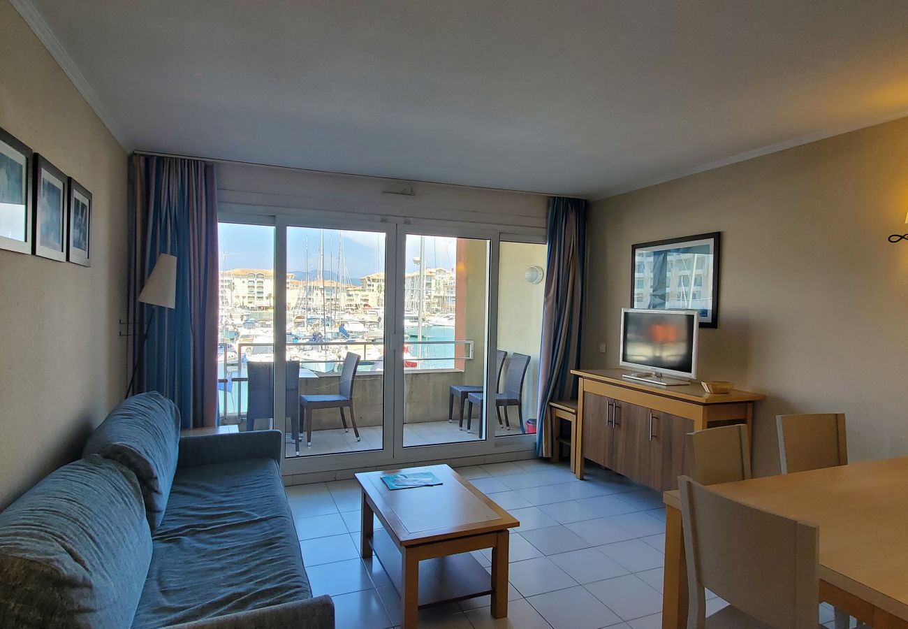 Apartment in Fréjus - CAP HERMES, Superb harbor view, 2/3 rooms, capacity 5/6 people, air conditioning, private parking, swimming pool and beach access