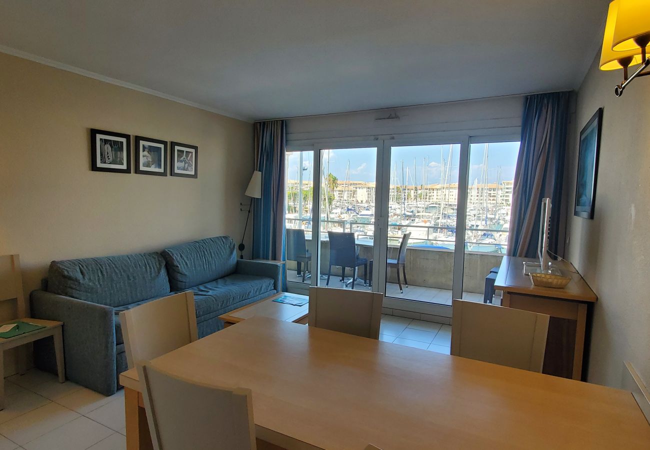 Apartment in Fréjus - CAP HERMES, Superb harbor view, 2/3 rooms, capacity 5/6 people, air conditioning, private parking, swimming pool and beach access