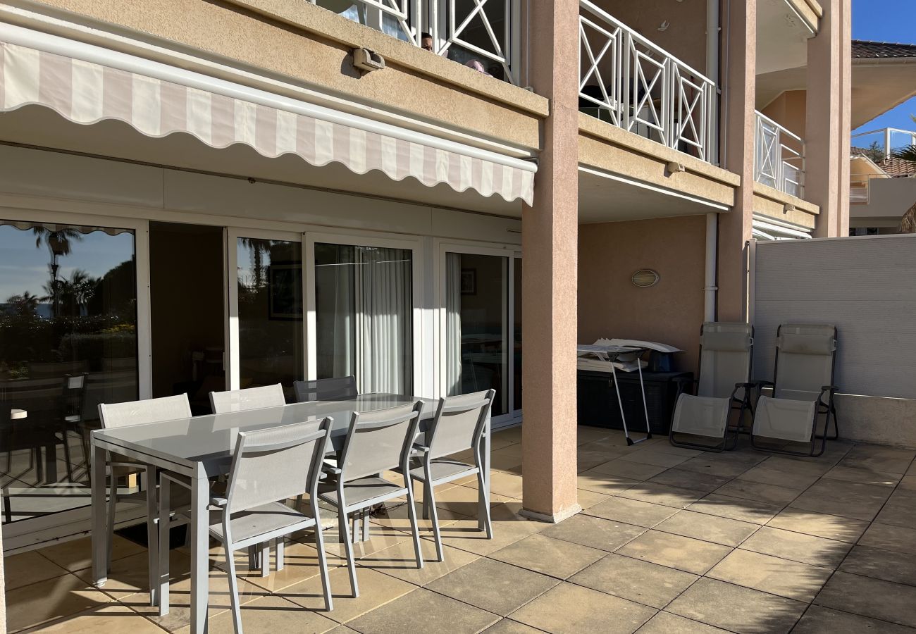 Apartment in Fréjus - Residence Cap Hermès, T2/3, 40m2, 4-5 people, large sea view terrace, air conditioning, private parking, swimming pool