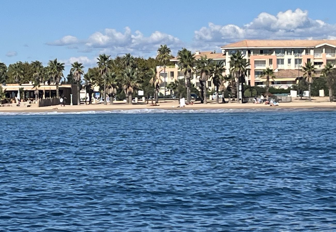 Apartamento en Fréjus - Port FREJUS Excepcional apartamento de 3 piezas de 64 m2 Balcón vista al mar, aire acondicionado, con piscina WIFI 6 Personas