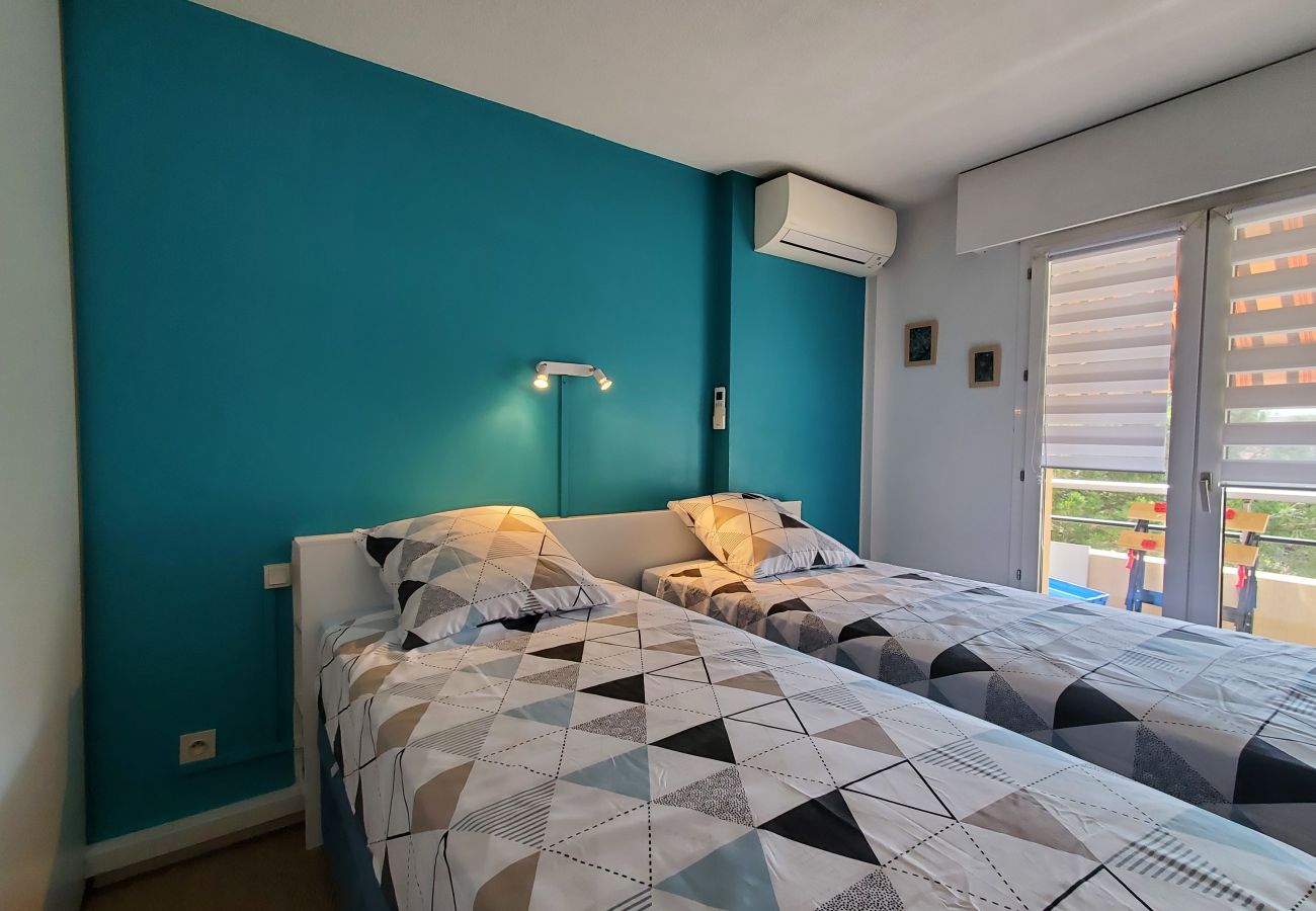 Apartamento en Fréjus - LA MIOUGRA NO Fréjus-Plage: Magnífica T2, 47 m2 con aire acondicionado, wifi/caja de fibra, a 200 m de las playas, vista a la piscina y al jardín, estacionamiento 