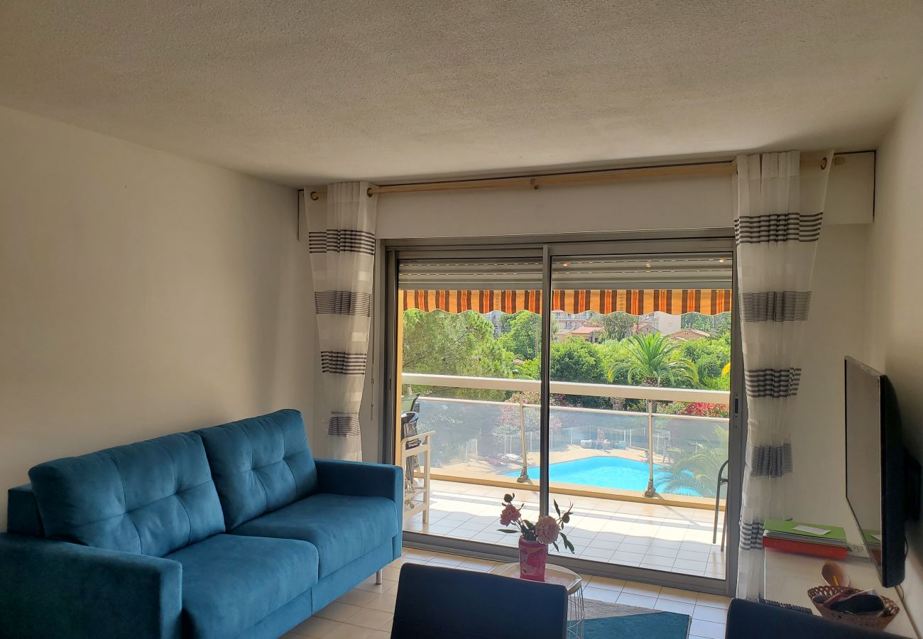 Apartamento en Fréjus - LA MIOUGRA NO Fréjus-Plage: Magnífica T2, 47 m2 con aire acondicionado, wifi/caja de fibra, a 200 m de las playas, vista a la piscina y al jardín, estacionamiento 