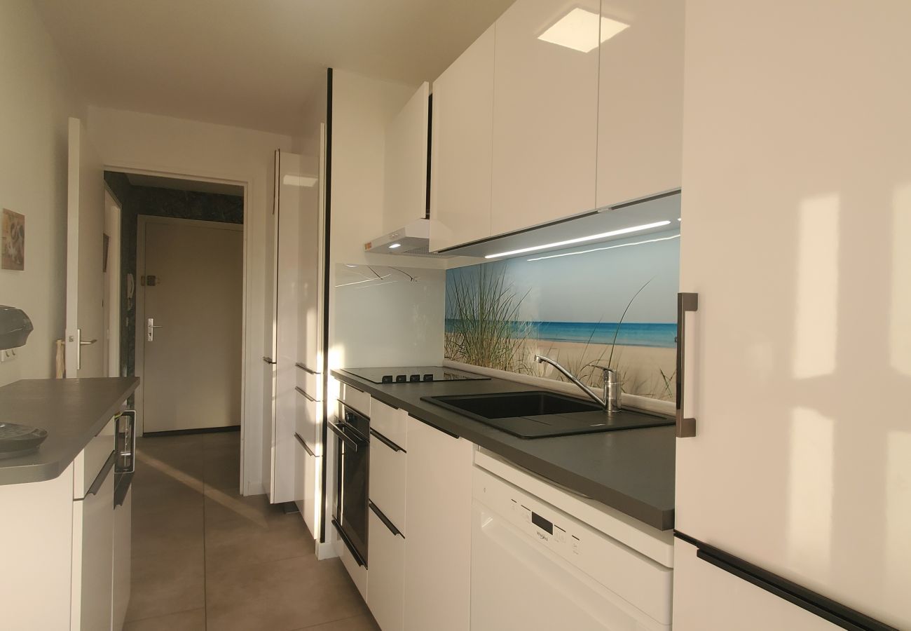 Apartamento en Fréjus - LA MIOUGRA NO Fréjus-Plage: Magnífica T2, 47 m2 con aire acondicionado, wifi/caja de fibra, a 200 m de las playas, vista a la piscina y al jardín, estacionamiento 