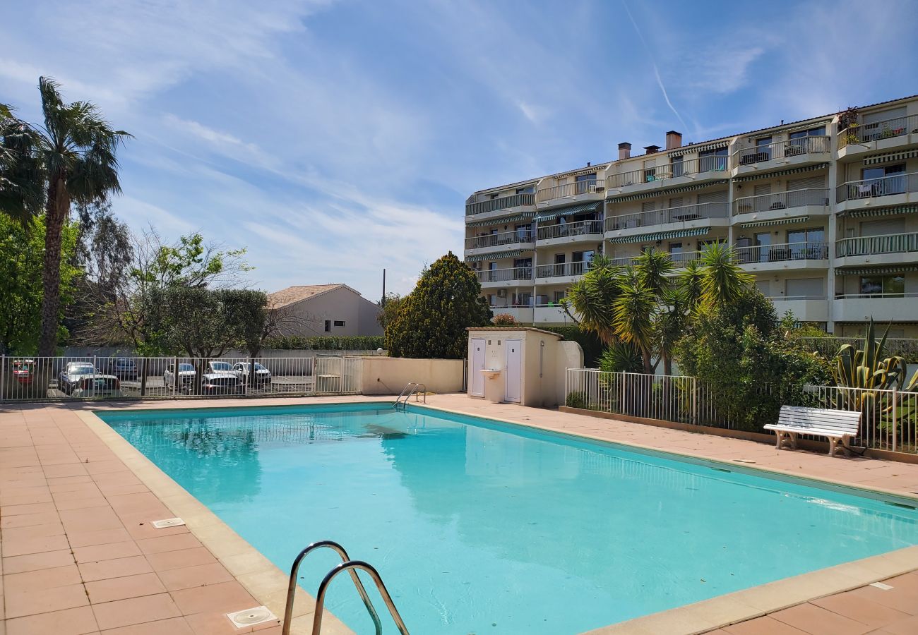 Apartamento en Fréjus - Fréjus: Gran apartamento climatizado de 95m2 para 6 personas en una residencia con piscina a menos de 2 km de las playas