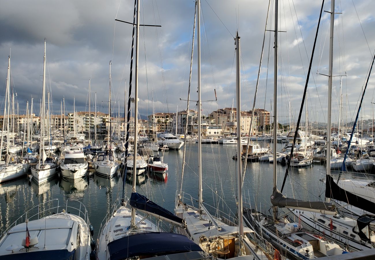 Estudio en Fréjus - Cap Hermès Studio Magnífica vista al puerto 30m2 climatizado 3 personas piscina playas parking