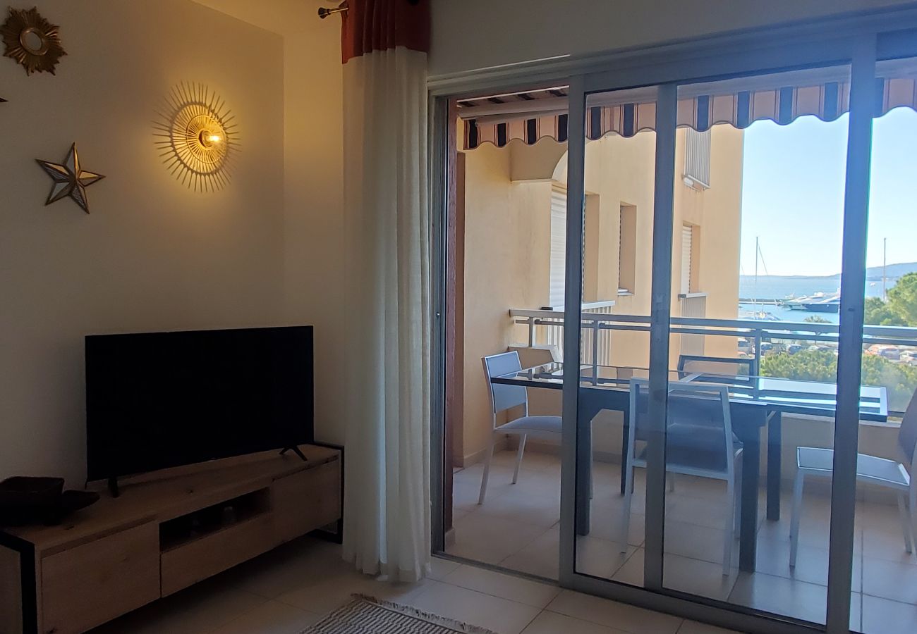 Apartamento en Fréjus - Puerto Fréjus Límite ESTE Fréjus Plage Le Capitole T2 35m2 Aire acondicionado Balcón Vista al mar Wifi Estacionamiento 4 personas