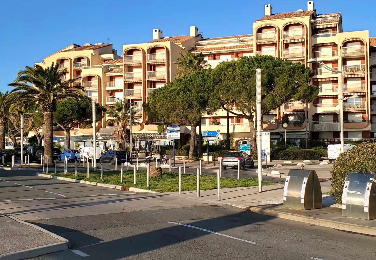 Apartamento en Fréjus - Puerto Fréjus Límite ESTE Fréjus Plage Le Capitole T2 35m2 Aire acondicionado Balcón Vista al mar Wifi Estacionamiento 4 personas