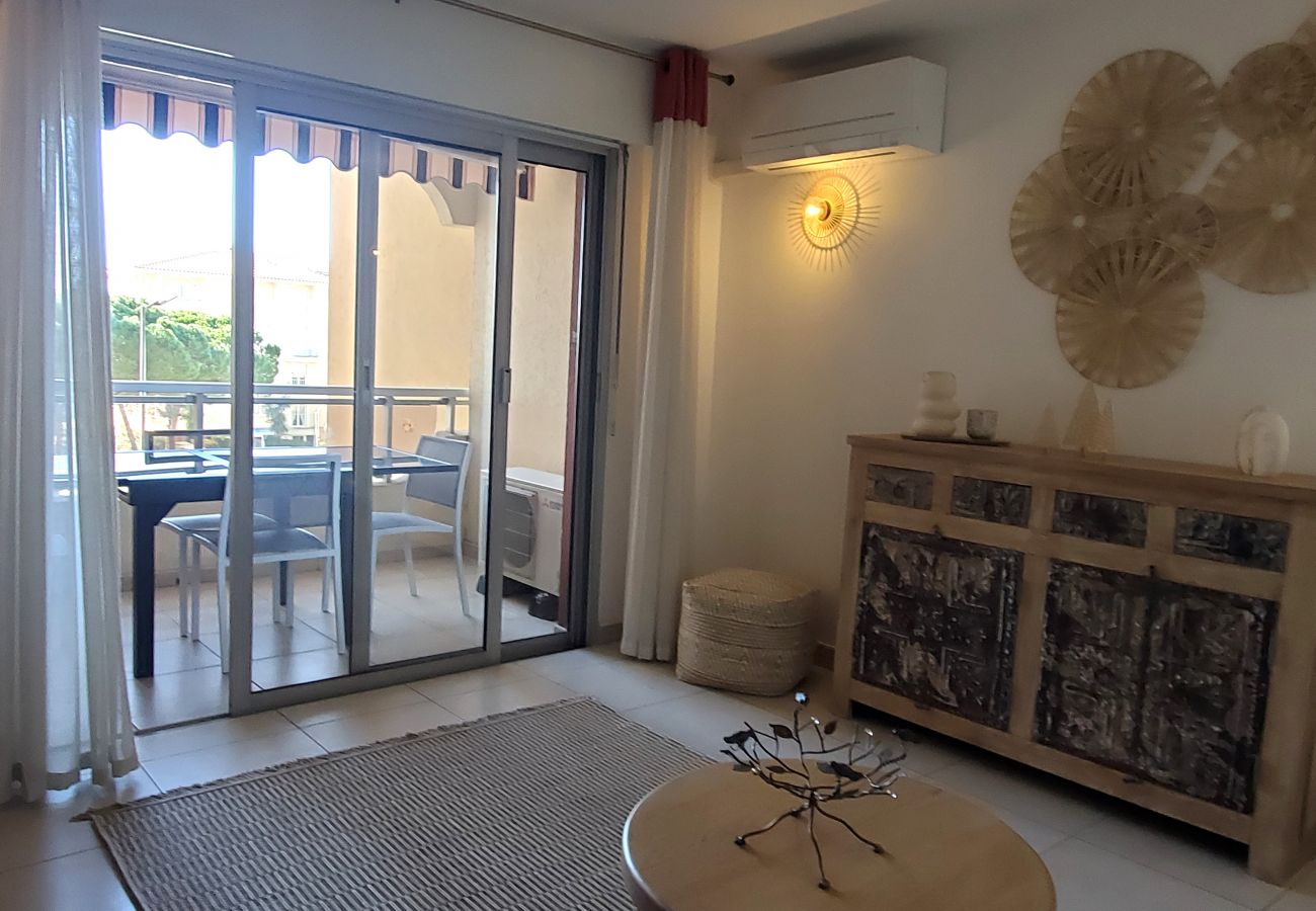 Apartamento en Fréjus - Puerto Fréjus Límite ESTE Fréjus Plage Le Capitole T2 35m2 Aire acondicionado Balcón Vista al mar Wifi Estacionamiento 4 personas