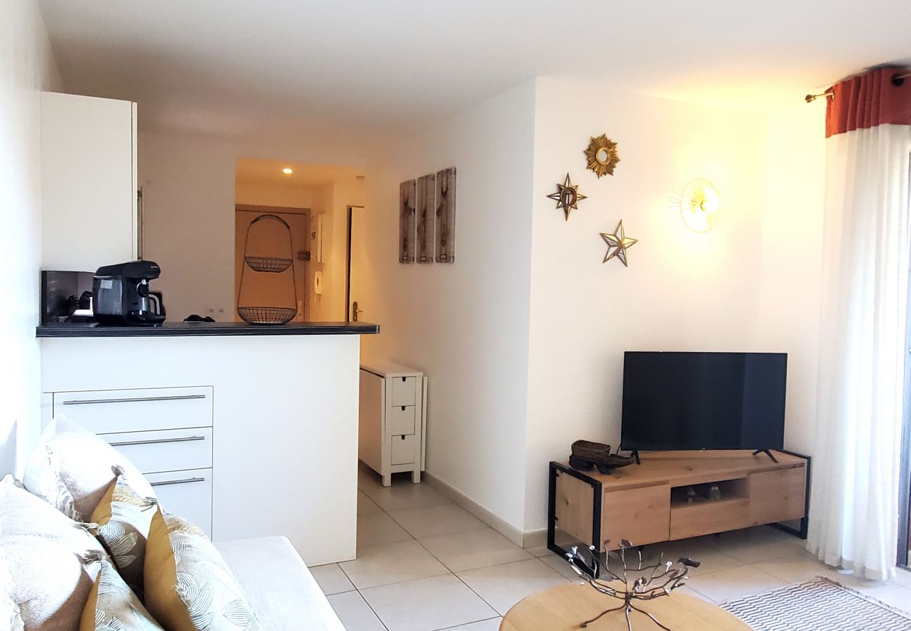 Apartamento en Fréjus - Puerto Fréjus Límite ESTE Fréjus Plage Le Capitole T2 35m2 Aire acondicionado Balcón Vista al mar Wifi Estacionamiento 4 personas