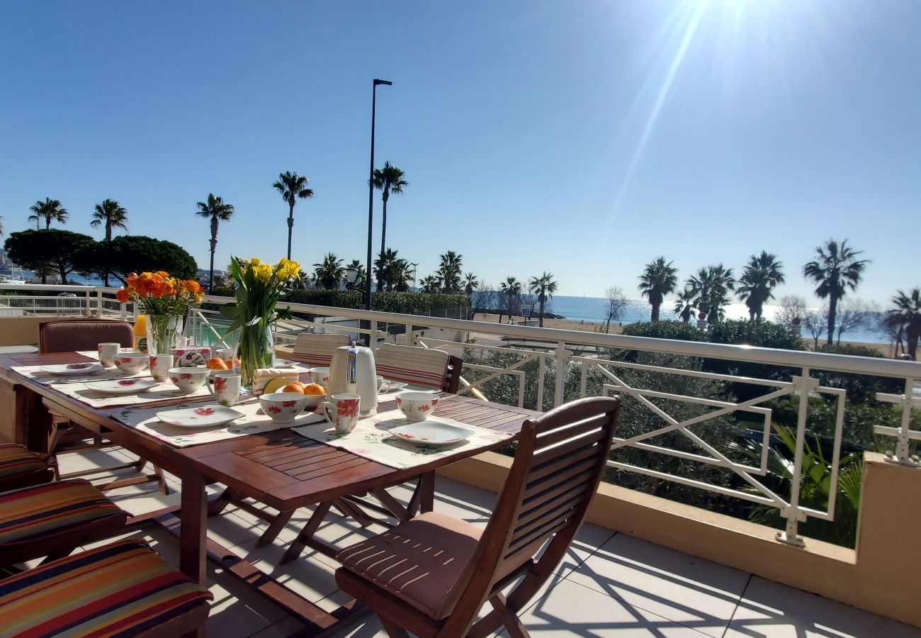 Apartamento en Fréjus - Port Fréjus límite base naturaleza 1er piso villa capacidad 8/9 personas, 4 habitaciones, incluidas 3 suites para padres con aire acondicionado, terraza, estacionamiento, vista al mar acceso directo a la playa