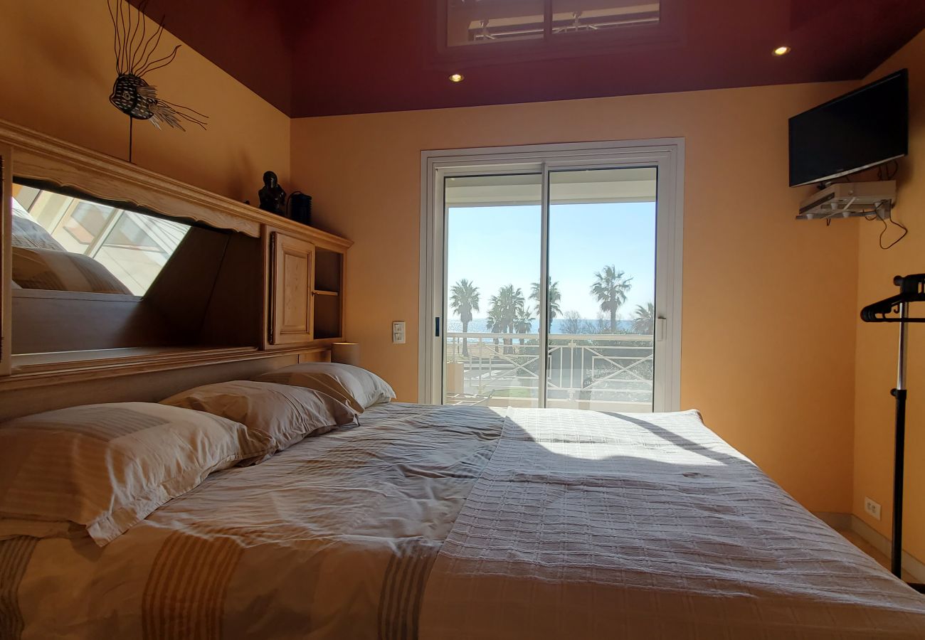 Apartamento en Fréjus - Port Fréjus límite base naturaleza 1er piso villa capacidad 8/9 personas, 4 habitaciones, incluidas 3 suites para padres con aire acondicionado, terraza, estacionamiento, vista al mar acceso directo a la playa