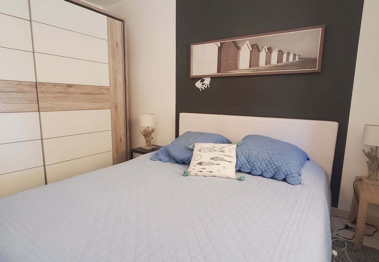 Apartamento en Fréjus - Vista al mar y a 50 m de las playas, apartamento de 3 habitaciones en el 1er piso de una villa, con aire acondicionado y una hermosa terraza para 4 personas privilegiadas