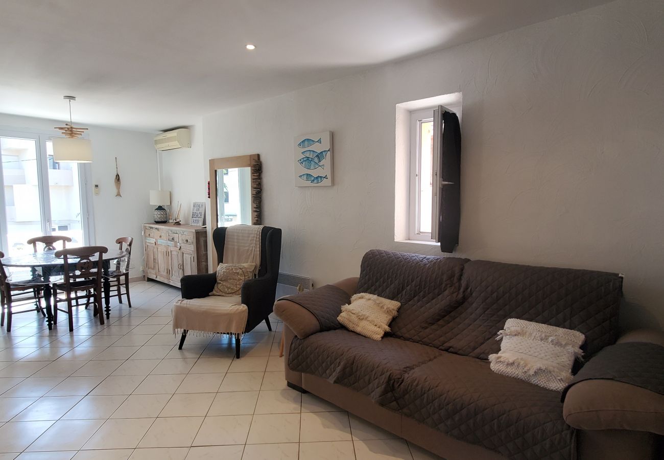 Apartamento en Fréjus - Vista al mar y a 50 m de las playas, apartamento de 3 habitaciones en el 1er piso de una villa, con aire acondicionado y una hermosa terraza para 4 personas privilegiadas