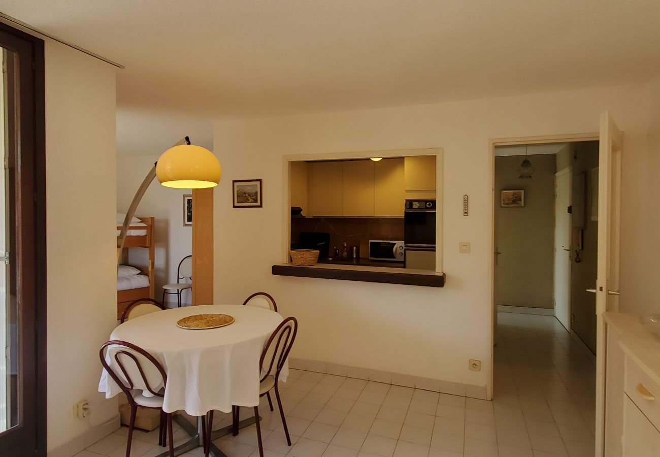 Apartamento en Fréjus - Fréjus Plage, La MIOUGRANO, hermoso apartamento de 3 habitaciones, 5 personas, gran balcón, caja en el sótano, codiciada residencia con piscina