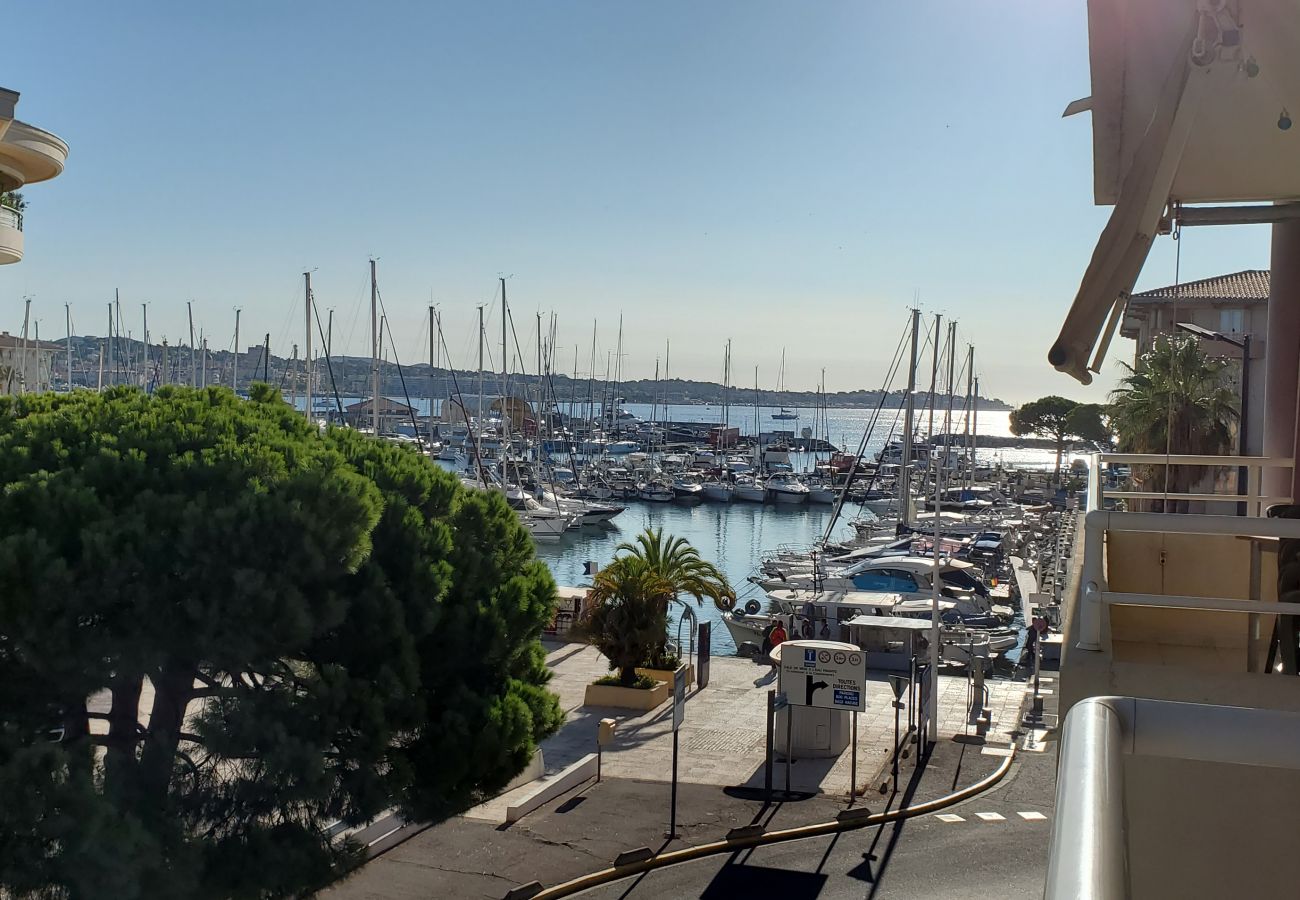 Apartamento en Fréjus - Port Fréjus, Les rives Latines, a 100 m de las playas, 2 habitaciones, 40 m2, capacidad 4/5 personas, balcón con vista al puerto, aire acondicionado, WIFI garaje cerrado